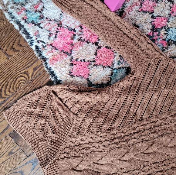 SOLD! EXPRESS cotton cable knit sweater, camel 🤎 - Picture 2 of 4
